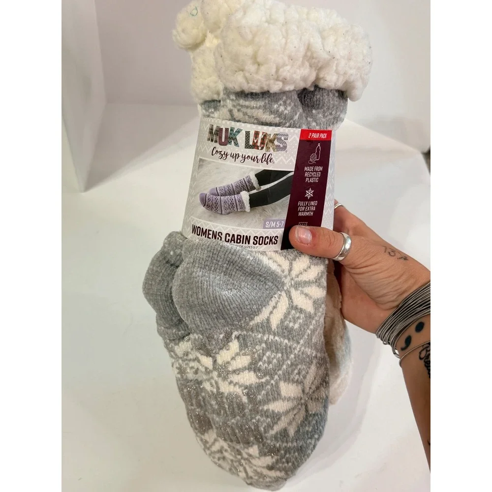 Muk Luks Womens Cabin Socks 2 Pr Pack Gray Snowflake Cream S/M 5-7 Non-Skid NEW